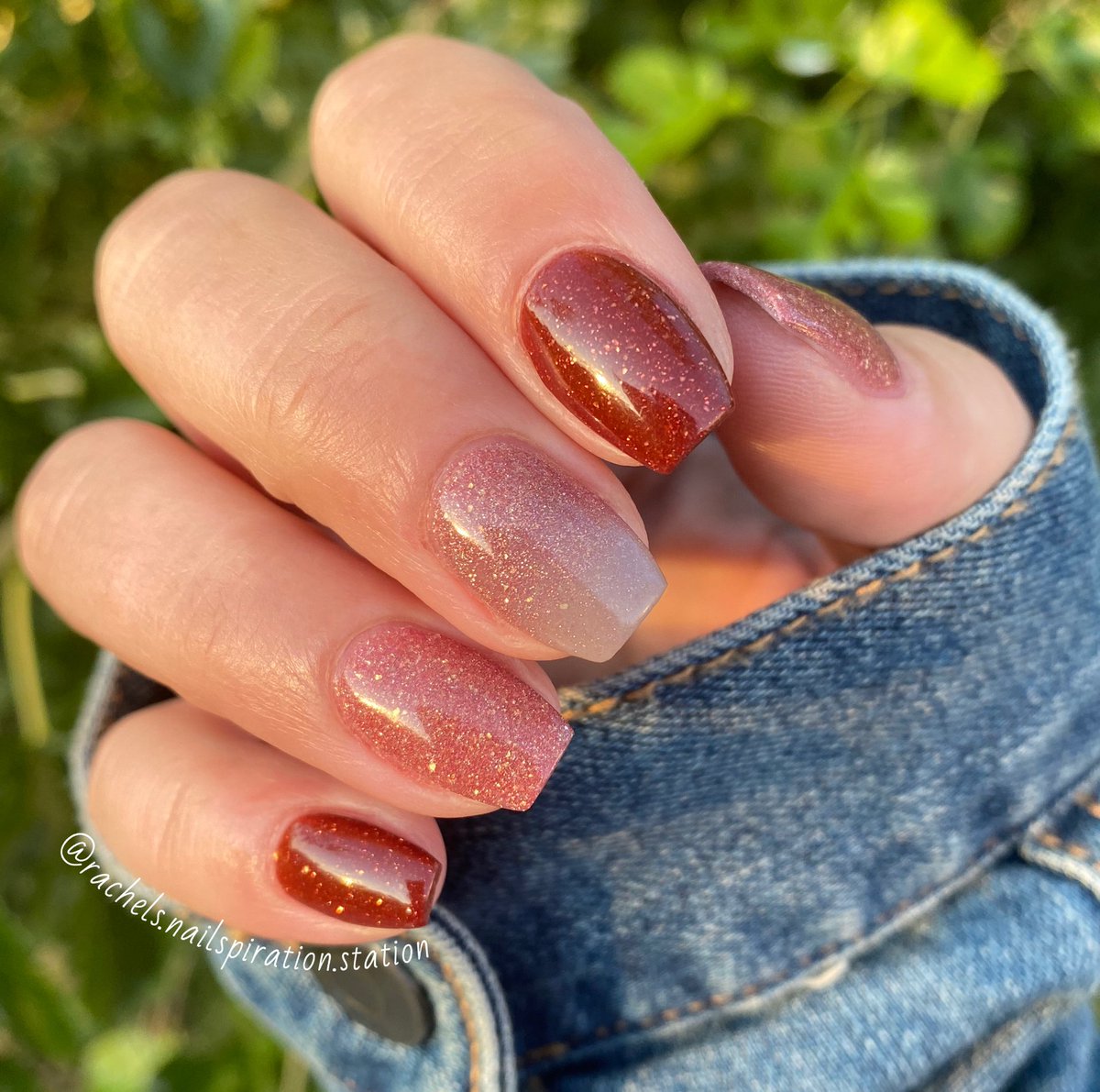 RachelATSchmitz's tweet photo. I have discovered amazing new liquids, the shine. OH. EM. Geeeeeeee!
Check them out here⤵️
https://t.co/uXJsUhs5dX
And for the gold flakes ⤵️
https://t.co/SXDFqbFABh

#dippowder #diy #athomenails #nails #trend #TrendingNow https://t.co/bcxCjg0Lyi