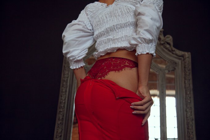 K&eacute;sz&uuml;lőd&ouml;k, hamarosan j&ouml;v&ouml;k! 🥰😘❤️ https://t.co/J6tBb7cVHn
