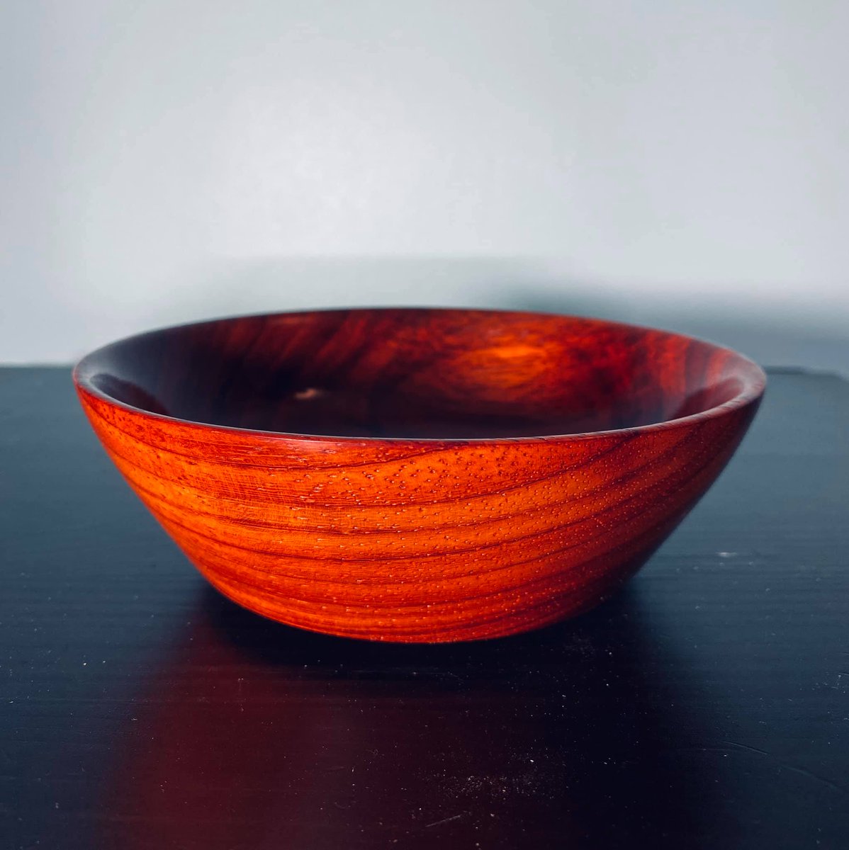 CarveNPour's tweet photo. Padauk finishes so vibrantly. This bowl is absolutely luscious. Smooth and shiny as glass but 100% made from wood. 
#woodturning #foryourhome #vibrant #luscious #padauk #woodenbowl #woodworking #happymonday https://t.co/1MIomvZbpo