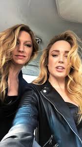 alucinayvo's tweet photo. @lovefanfest A las superheroínas de #Avalance, Caity y Jes, chicas fuertes, alegres y que luchan por la comunidad. Caity Lotz también tiene #Shethority , que es un espacio positivo para las mujeres, además que busca tras sus historias, enpoderarlas. #LegendsOfTomorrow https://t.co/vuvdnFxwVd