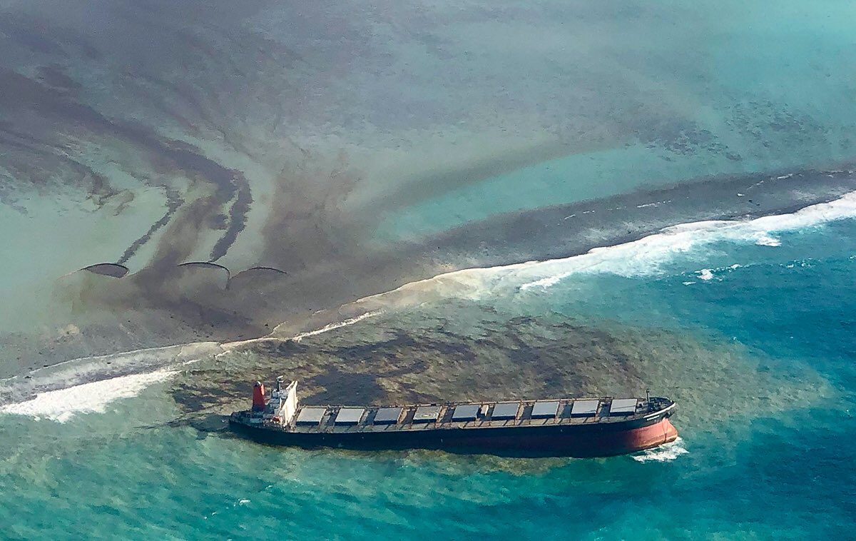 hollywoodcurry's tweet photo. Paradise lost! Mauritius oil disaster: Race to drain stricken ship before it splits in half 🚢 #SaveMauritius https://t.co/razadjpuxy