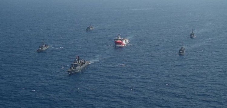 Haber_Tesk1lati's tweet photo. #Oruc_Reis #araştırma gemisine #Türk #Deniz Kuvvetleri tarafından #refakat ve #koruma sağlanıyor. https://t.co/v1Hej5yMj4