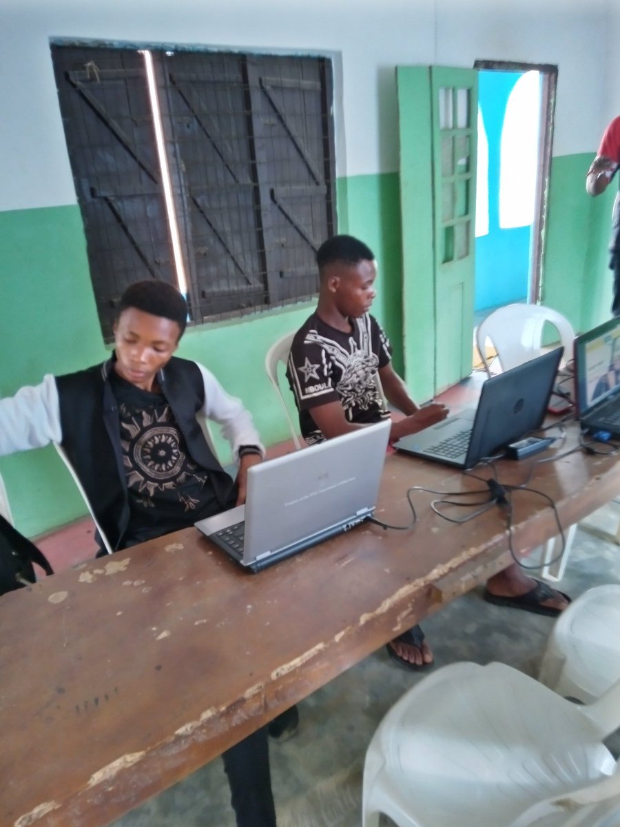 hub_inspired's tweet photo. We're up and running 🤳🌐🙋

Our fresh web development fellows kickstart their 3rd badge of think, code and create 1.2 program at our academy and would be ending this phase, 3 months from now. https://t.co/8TMIfU7IYx