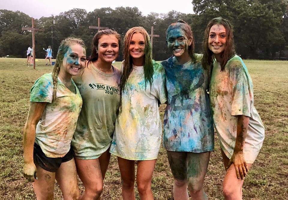 SouthlakeYL's tweet photo. Madelyn Murphy will be attending Baylor University in the fall. She has been involved in FCA, SASO, PALS, NHS and lacrosse. She has been involved in SLYL for 4 years and her favorite memory is going to peoples houses on Tuesday/ Thursdays for campaigners bible study. https://t.co/y5vTaDDh8Q