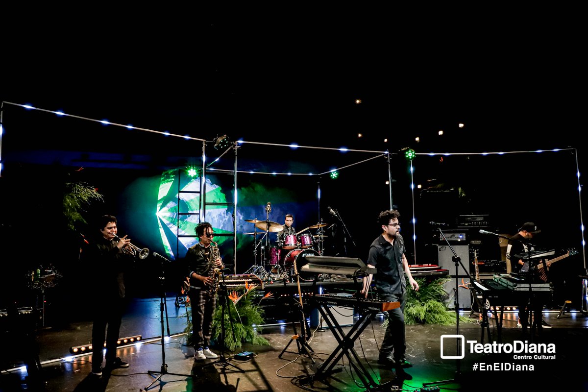 teatrodiana's tweet photo. ¿Qué te pareció la presentación de @SanJuanProject con producción de @stageolinetv?
¿Hay algún grupo tapatío que te gustaría ver en el escenario del Teatro Diana?
#TeatroDiana #StageOnLine #sanjuanproject #ElDianaEnLinea https://t.co/dbUubhO7td