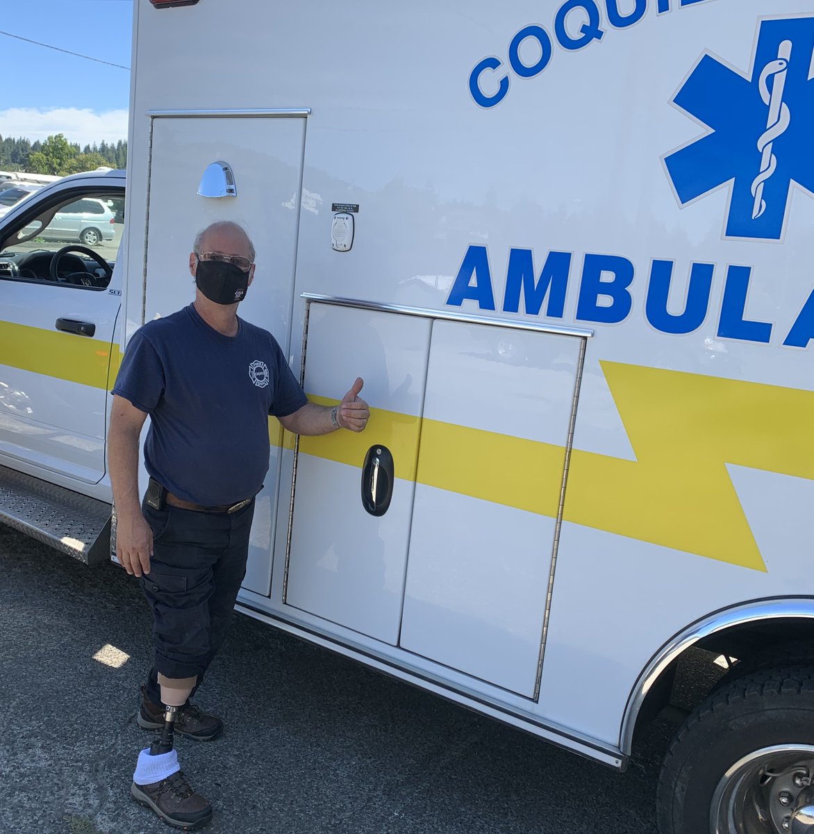 HangerNews's tweet photo. Shout-out to Steve Bender, a volunteer EMT and real estate business owner, who was recently the first person in Oregon fit with the @BlatchfordUS #ElanIC waterproof microprocessor foot, by his prosthetist Curt Welsh at the #HangerClinic in Roseburg, OR! 🧡 #LiveEmpowered https://t.co/4sy8tWqdqb