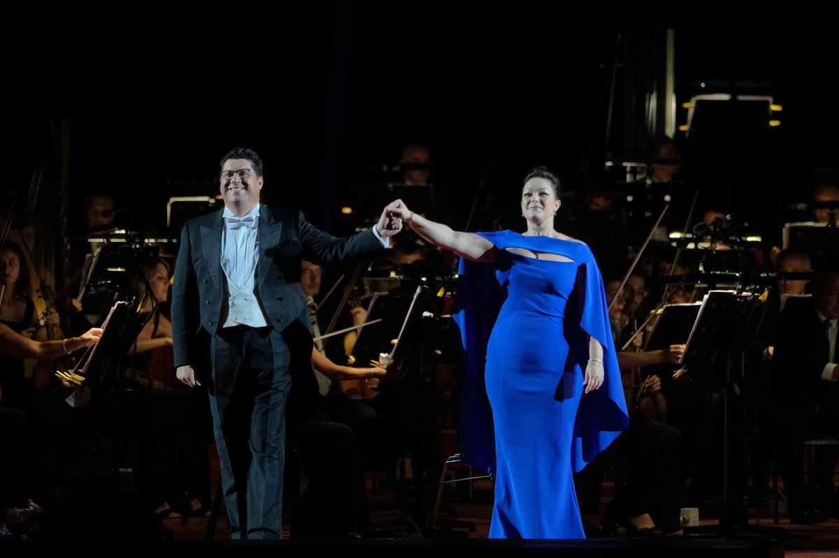 EleonoraBuratto's tweet photo. Grazie @arenadiverona ❤️
Con @DanielOren7,  @FMeli_tenor e @LucaSalsi75 , che Gala!
#inarena #verdigala #8agosto2020

#ennevifoto https://t.co/EK6aEfygV7