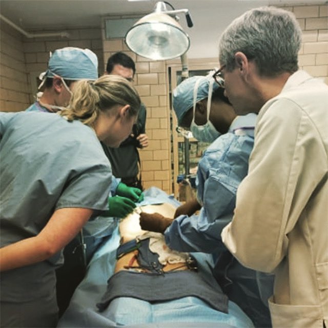 WVUNeurosurg's tweet photo. Operative Skills Labs are opportunities to try advanced techniques
#NeurosurgeryResidency #SurgeonsInTraining https://t.co/pbRSeUzsK5