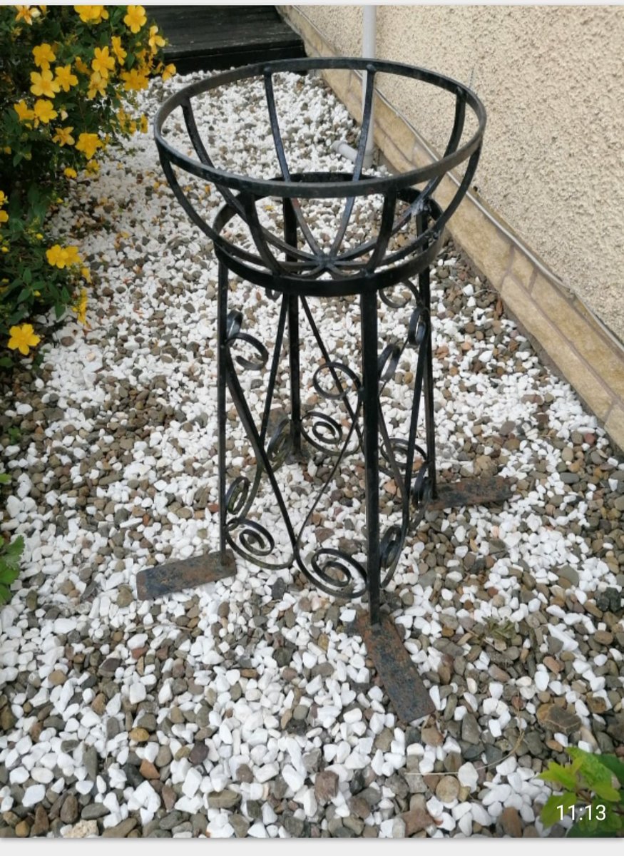 <a href="/Knight21st/">Phil 🐿️</a> I made this about 25 years ago. My brother and his wife now have it ( there is a pair of them ) one of my hanging baskets , but in the form of a scrolled stand. Funnily enough one of my friends sons is starting a smiddy in Nottinghamshire, and he's asked for ideas as well.