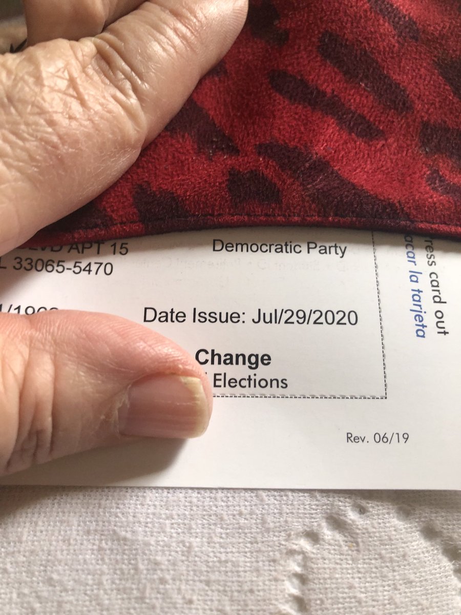 sueagustini's tweet photo. This is fraud im not democratic look they send my card like democratic party w aut asking me😡😡😡 https://t.co/pGrbDhtZlL
