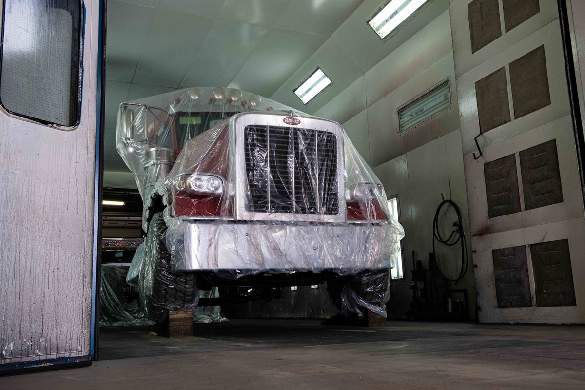 SimardTwinSteer's tweet photo. Painting is a very important and meticulous step to make sure the vehicle looks sharp. This stage is divided into 3 distinct segments.
To find out what they are, head out to https://t.co/KQlGlKd6Fy
#simardsuspensions #twinsteer #customsuspensions #steeringsystems #peterbilt389 https://t.co/KKJlsBamZy