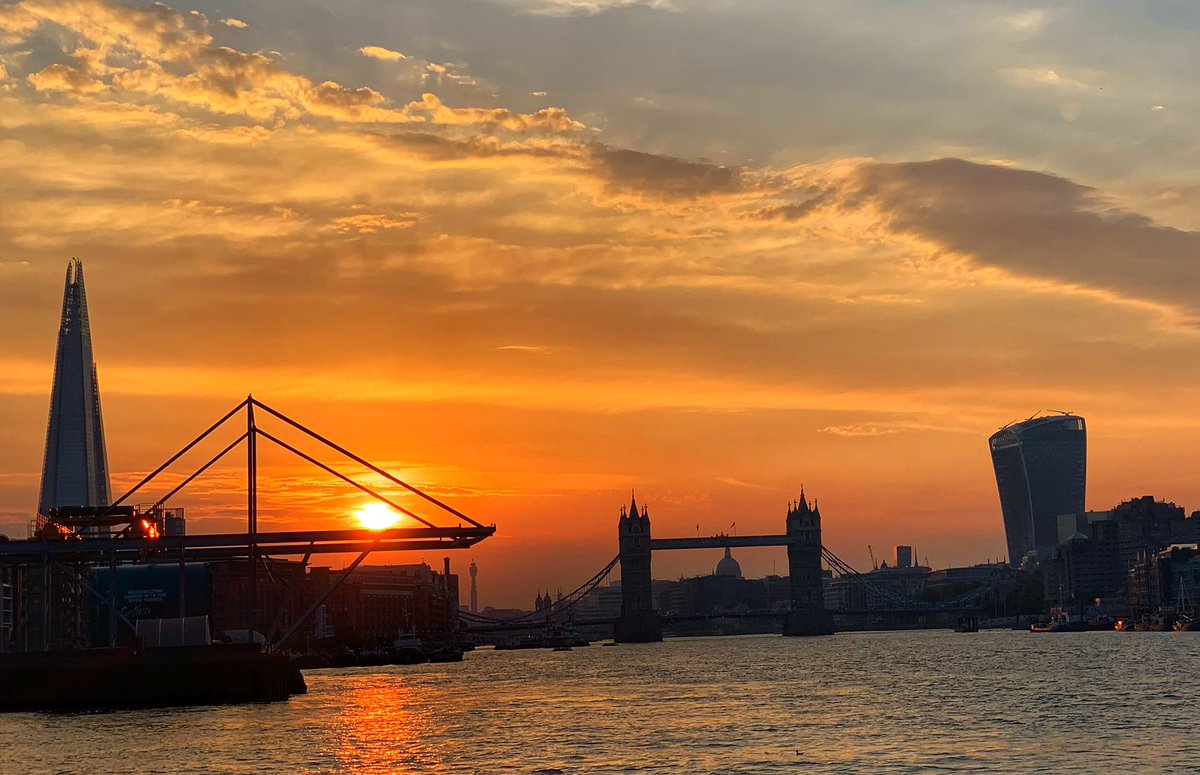 Frans_facts's tweet photo. I call this โSelina at Sunsetโ ๐
(you can just make her out in her new outfit in the bottom left of the photo)
@TidewayLondon https://t.co/MxkqhBweIN