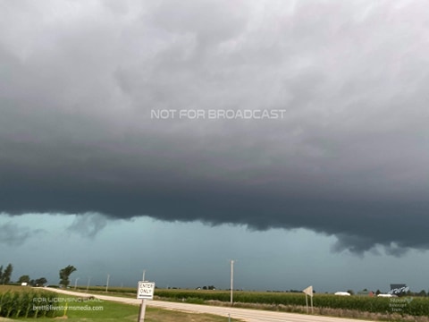 ArWxWatchers's tweet photo. Footage from our chaser just Southwest of west Brooklyn, IL from the ongoing #dercho More pics and videos will follow!
#iawx
@NWSChicago @LiveStormsMedia @weatherchannel @StormHourMedia https://t.co/eWVTy3w6ad