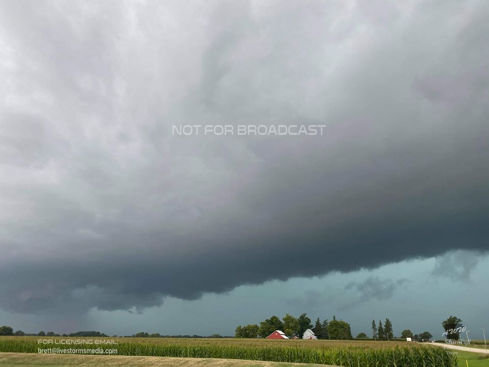 ArWxWatchers's tweet photo. Footage from our chaser just Southwest of west Brooklyn, IL from the ongoing #dercho More pics and videos will follow!
#iawx
@NWSChicago @LiveStormsMedia @weatherchannel @StormHourMedia https://t.co/eWVTy3w6ad