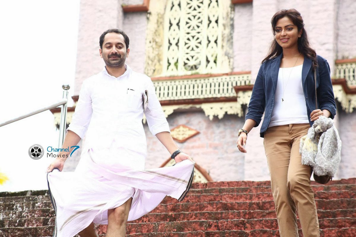 13. Oru Indian Pranayakadha (lit trans. An Indian Love story) - romance, comedy- about a "politician" and the way he changes after meeting Amala Paul's character- Fahadh's iconic run- held it's own despite being released alongside Drishyam