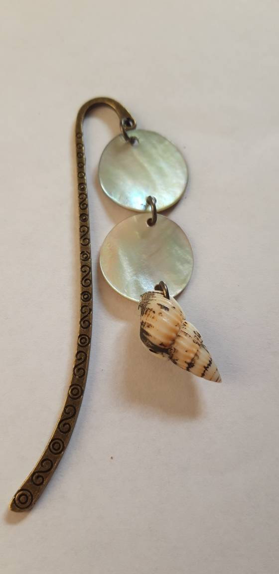 PHandmadeitems's tweet photo. Excited to share the latest addition to my #etsy shop: Bronze and white shell bookmark
https://t.co/zEdAAiwVst #white #bronze #bronzebookmark #shellbookmark #whitebookmark #booklovergift #uniquebookmark #differentbookmark #sweetbookmark https://t.co/rnknlpkXg5
