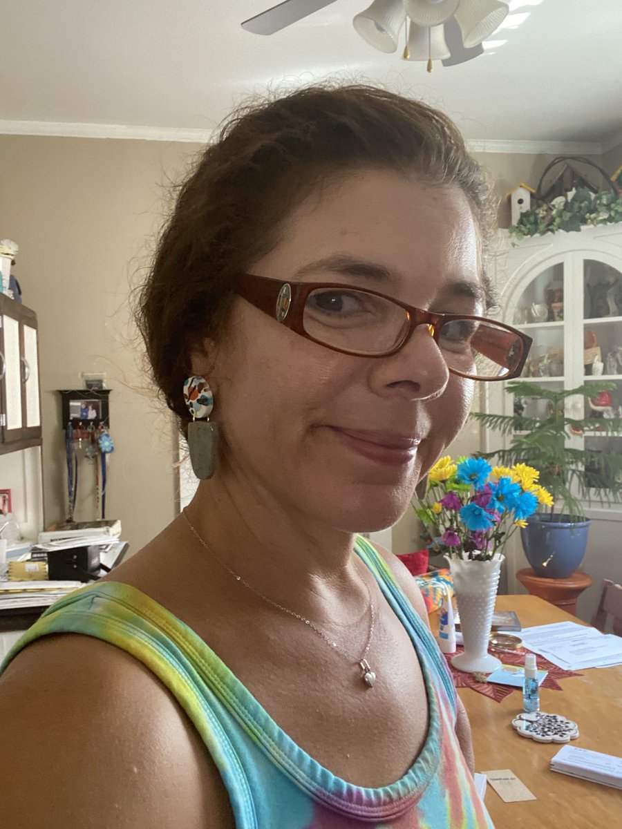 My new earrings 🌹. Made by Abby Rickabaugh 🌼