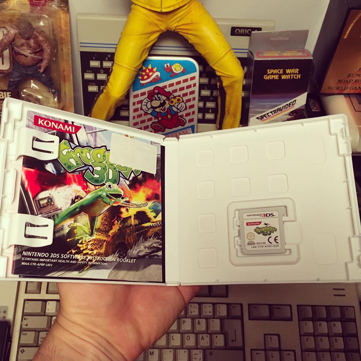 UnboxingHands's tweet photo. Frogger 3D - Konami - Nintendo 3DS Game - 2011
💪😀👍
#retrogaming #retrogames #retrogamer #gamer #gaming #games #frogger3d #popculture #nintendogames #nintendo3ds #gamerguy #collectibles #gameroom #nintendo #videogames #konami #frogger #retrocollective #alphaunit #popularculture https://t.co/cPcHxnlzFY