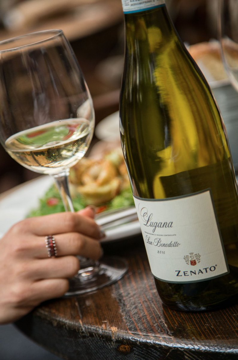 A crisp white, paired with chicken, fish, or salad, is just what's needed on a Monday 🥂