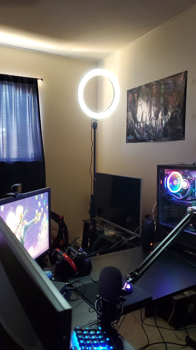 rogue_wasp's tweet photo. Really enjoying the new ring light. I love being apart if the SSC and being a patron for them so I could win this awesome product.
#newaddition #streaminghardware
#SmallStreamerCommunity #Giveaway #ringlight https://t.co/zlMGptKdjs