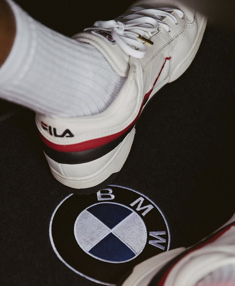 veryrarecars's tweet image. Mike Epps and Snoop Dogg lounging in a White 325i BMW E30