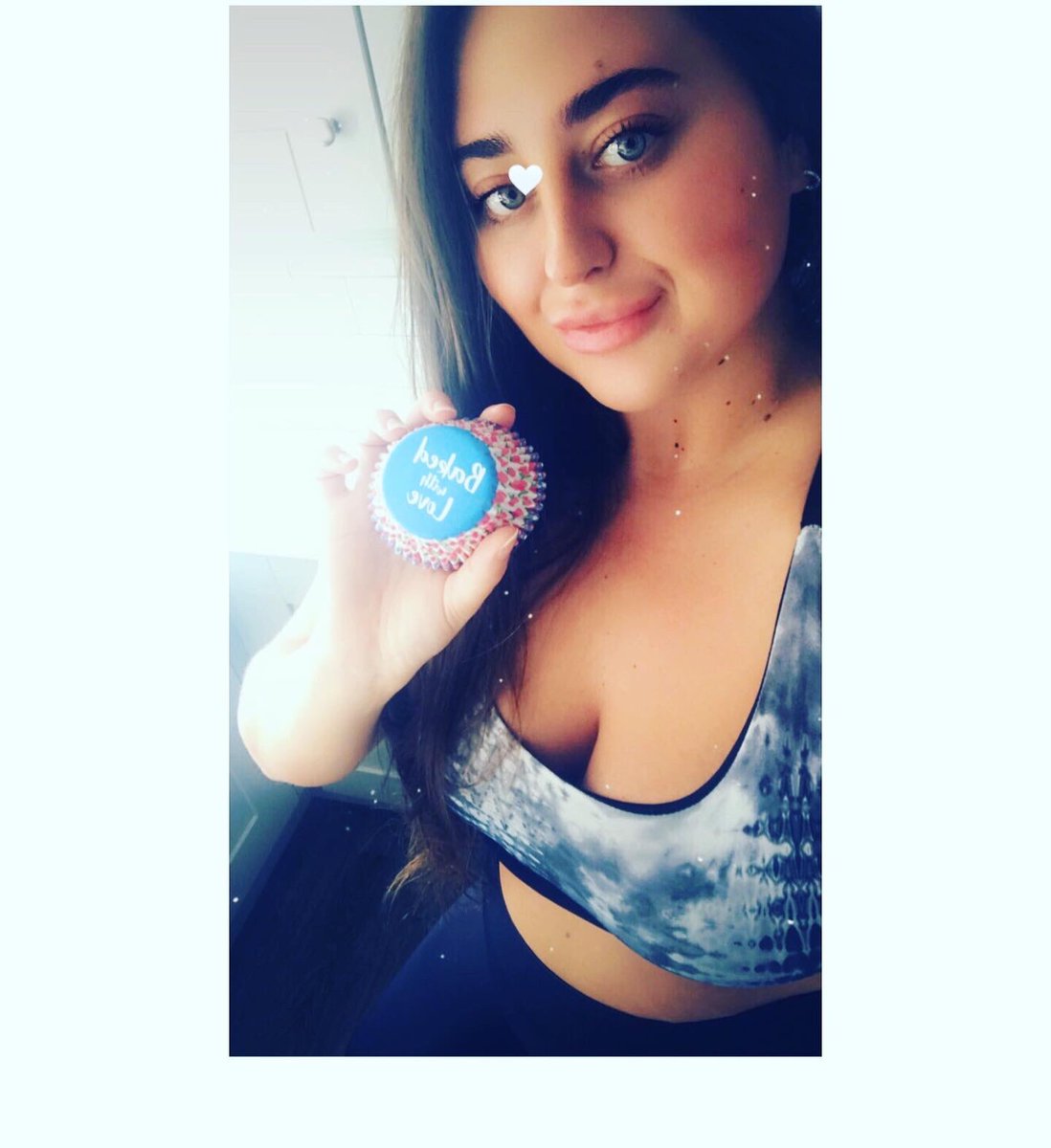 JadeMI91's tweet photo. It’s been a well-being weekend. Baking, walks and a little me time. #weekendwellspent #wellbeing #metime #bake #bakeon #sundaystrolls #clearmind #zeromondayblues #igotthis 🙌🏼 https://t.co/UsivaxquCf