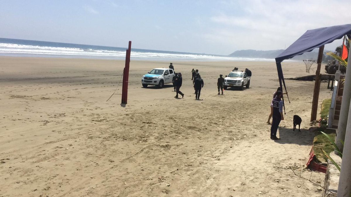 TPEecuador's tweet photo. Este lunes 10 de agosto se realizan patrullajes por parte del #EjercitoDelEcuador #PoliciaEcuador controlando el no uso de las playas en el sector de #Montañita y #PtoLopez. https://t.co/Z01dSre5tV