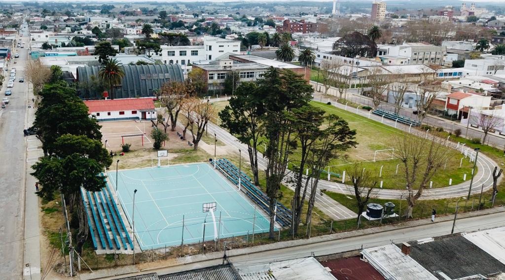 GobiernoRocha's tweet photo. #Proyecta2019
Plaza de Deportes de Rocha está totalmente renovada a partir de la iniciativa de vecin@s y los fondos de participación ciudadana #Proyecta2019.
Deporte para promover inclusión, educación, salud y organización de una comunidad, sin ningún tipo de discriminación. https://t.co/VzD912nvfL
