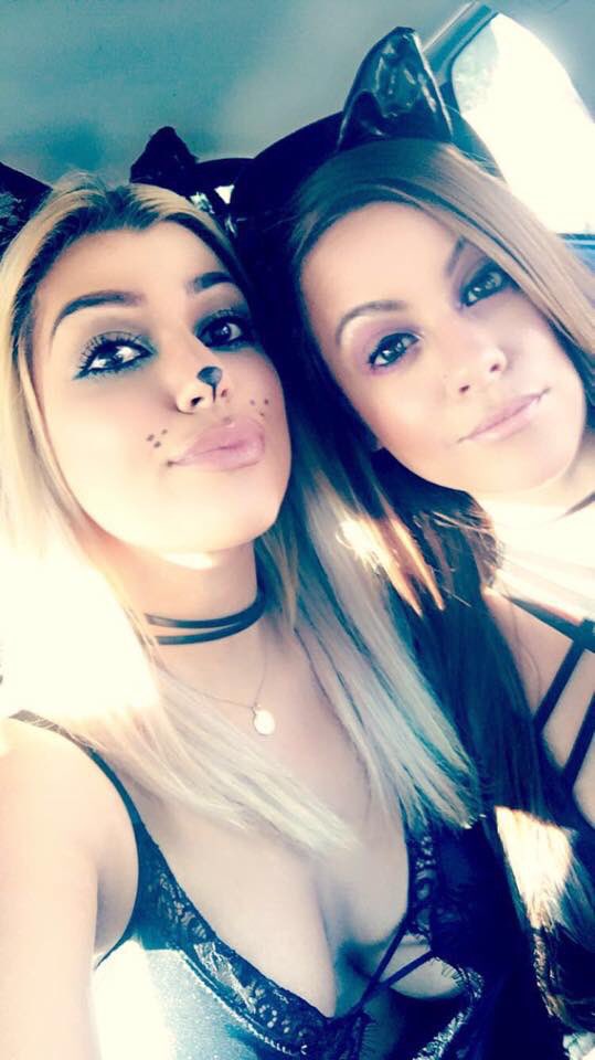 HeyItsLolaPug's tweet photo. #MondayMemories #selfiewithfriends https://t.co/sKb0hQ5v8p
