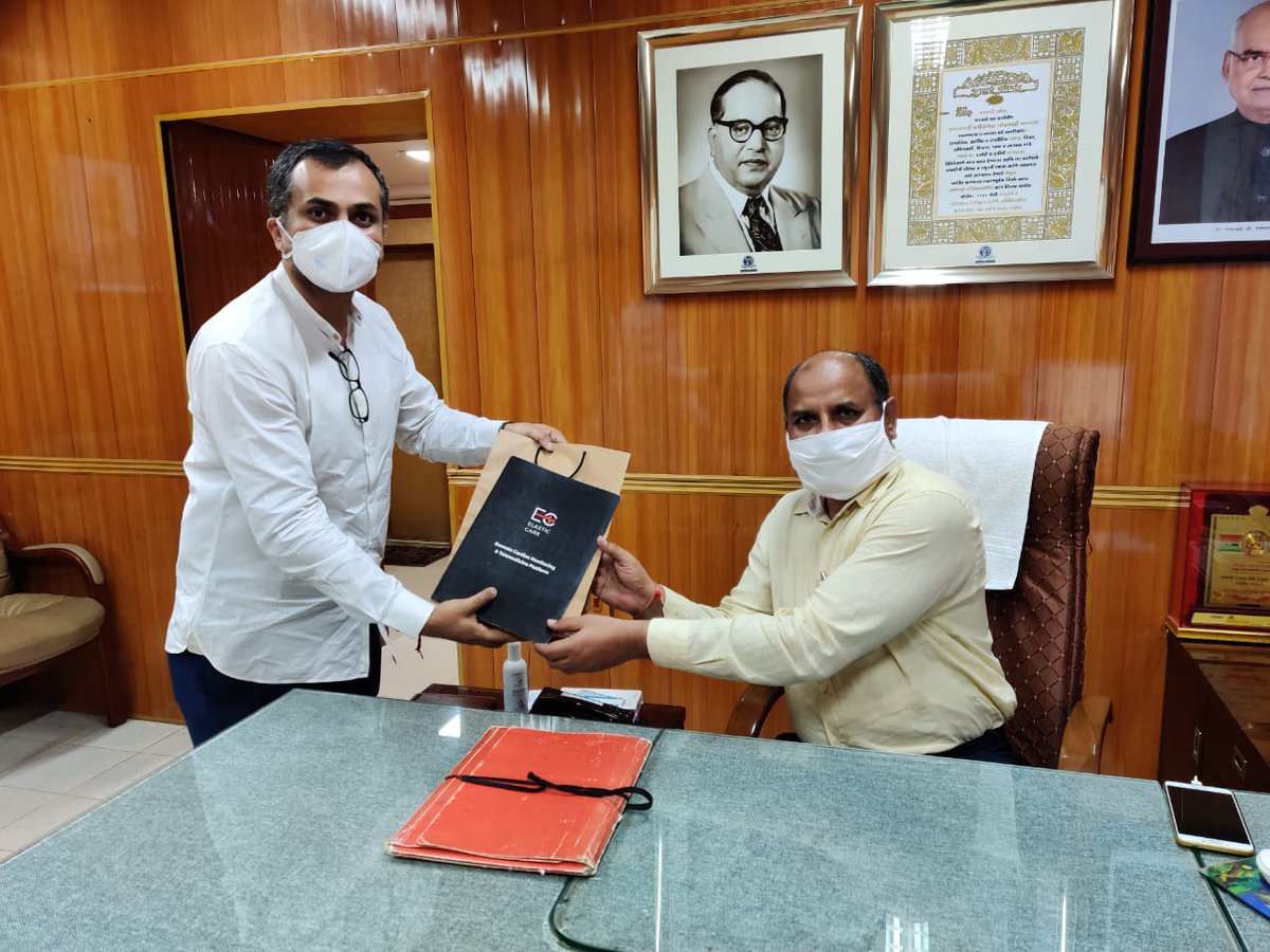 elasticcare's tweet photo. Last week we visited Amravati commissioner to present our COVID-19 package for #patients &amp; #physicians
Have you downloaded our apps yet? Both links are below
LifePathC Patient
https://t.co/EAJxgbcQBT
LifePathC Physician
https://t.co/W0WfC9ox8S

#makeinindia #wearabletech #health https://t.co/xI8qFj7zSF