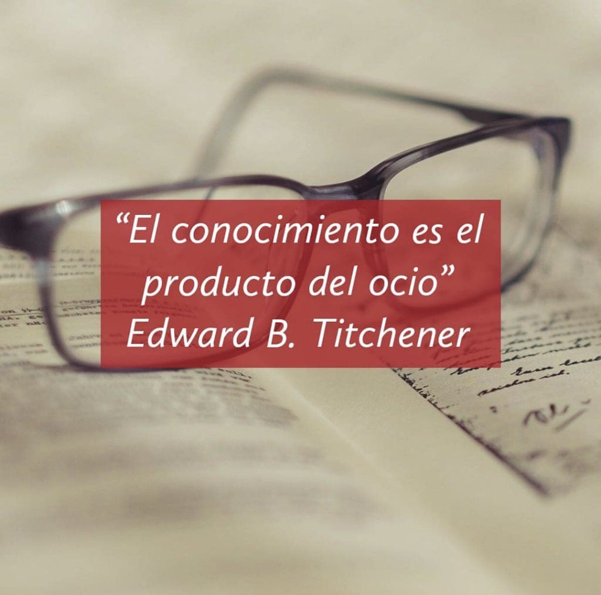 ProyectoLapsus's tweet photo. Compartimos hoy una frase adjudicada al psicólogo británico Edward B. Titchener, fundador del estructuralismo e impulsor de la psicología experimental.
¿Qué te parece esta frase? ¡Déjanos tu opinión abajo!👇🏼
#Psicologia #ElSalvador #ProyectoLapsus https://t.co/AhUtSdE7rp