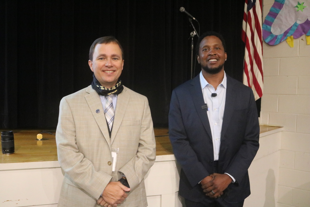 winpiratetales's tweet photo. Great In-Service message by Rashad Johnson today at WCS. Teachers must have a “we mentality” instead of a “me mentality.” #walkonlife #rtr49 #winfieldcity https://t.co/Z8fN3Rkh9P