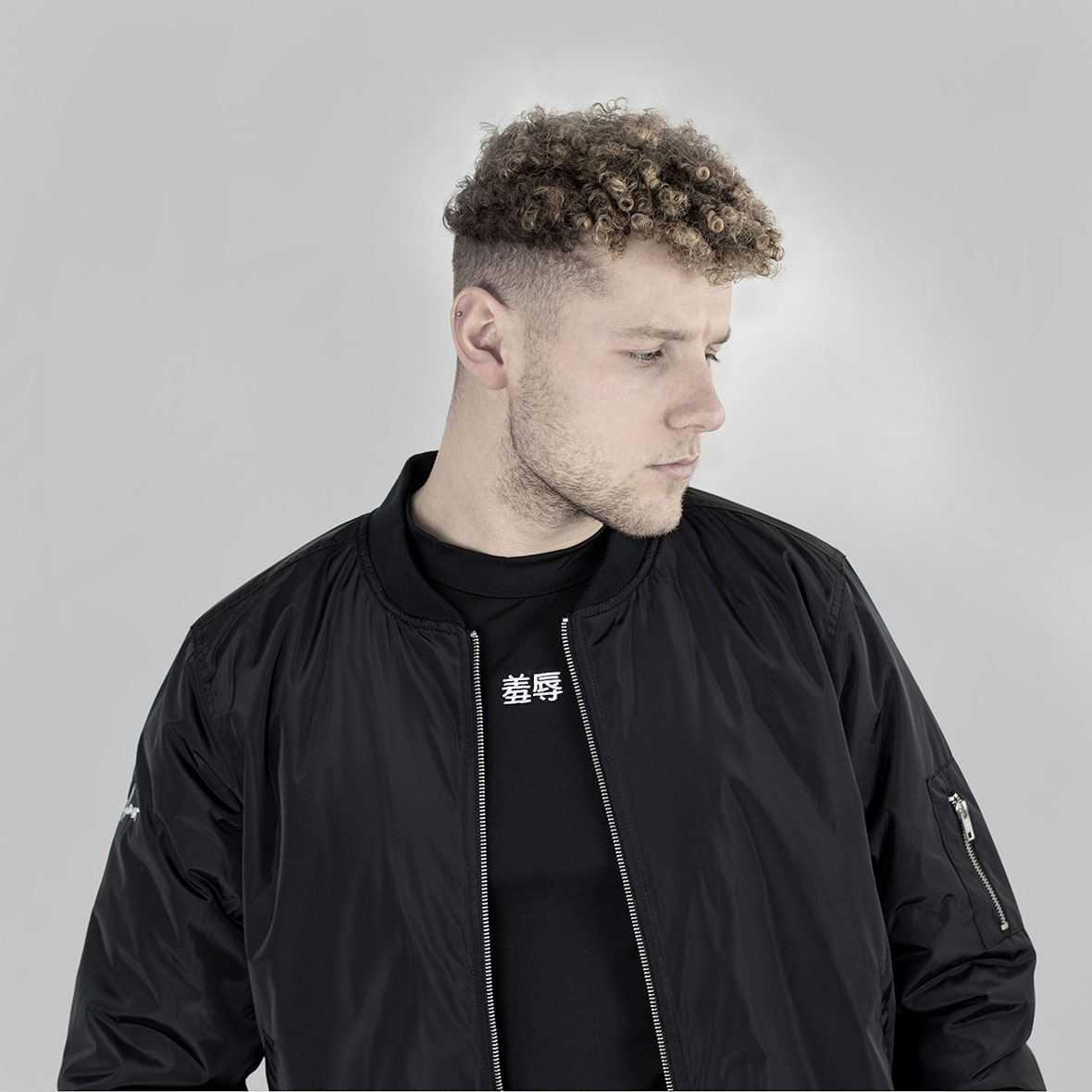 DISHONORLONDON's tweet photo. Blending a sportswear aesthetic with luxury sustainable fabric. The Cutter Bomber Jacket is now £70 whilst stock lasts.
#customjacket #outerwear #outerwears #sportsjacket #jacketsporty#newsportswear #sportswears #athleisure #athleisurewear #sportswearstyle https://t.co/yeaJDpihze