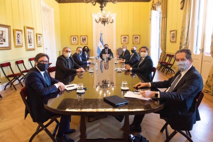 Por decisión del presidente <a href="/alferdez/">Alberto Fernández</a>, hoy tuvimos la primera reunión con el Gabinete de Comercio Exterior. 

Aumentar las exportaciones para que la Argentina tenga una etapa de crecimiento virtuoso a largo plazo es una de nuestra prioridades.