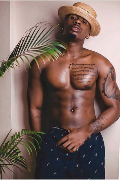 GodsonMbilinyi's tweet photo. Leo tumalize utata... Je nani mkali zaidi ya mwenzake kwa mwonekano..?

A - RETWEET  @diamondplatnumz
B - LIKES #JUX https://t.co/lvR57vWZRP