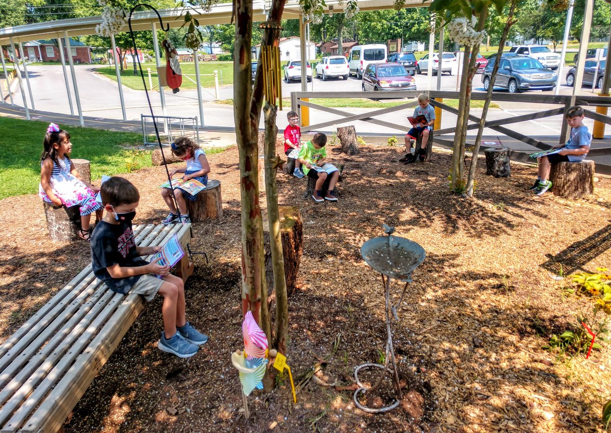 BethpageElemen1's tweet photo. My Why! Kids in the Reading Garden enjoying their books and discovering lichen, weird spiders, pumpkins, honey bees, and blooms. @co_sumner
@Watsonm100Mary @AmandaRippy https://t.co/A5R1I5wtUf