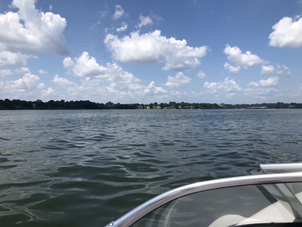 jess_stanfill's tweet photo. Finding joy...this is such an important self care thing to remember to do.  Find joy and refuel yourself.  Being on the lake with my family on the weekend definitely does this for me. @co_sumner https://t.co/VMdmWp4dUg