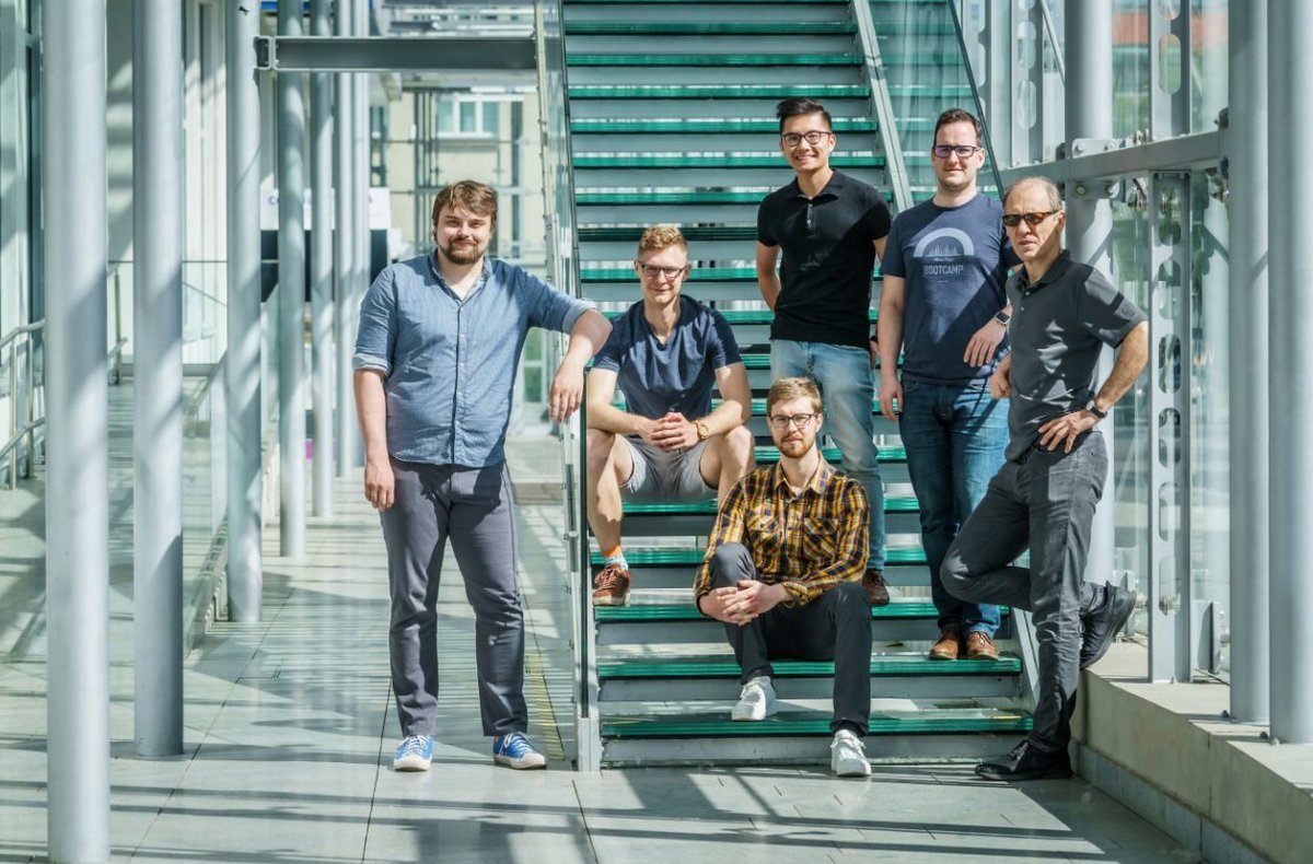 littlelucy_lu's tweet photo. 🦾Český chatbot #alquist získal bronz v letošním ročníku prestižní celosvětové soutěže Amazonu – Alexa Prize. Gratulace! 👏
#fintechcz #chatbots 
https://t.co/2zJ62wcRhW https://t.co/vUfjo7JikI