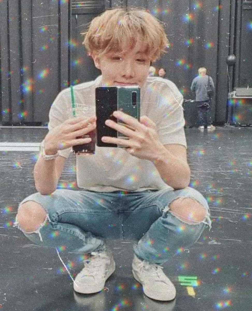 vieiracostadan's tweet photo. #RetroARMYSelca
Fico totalmente boiolinha por esse homem!!
JHOOOOOOOPE 🥰 #JHOPE #HOSEOKCULT #hobi #BTS_Dynamite #Dynamite https://t.co/D0LjJmRjJi