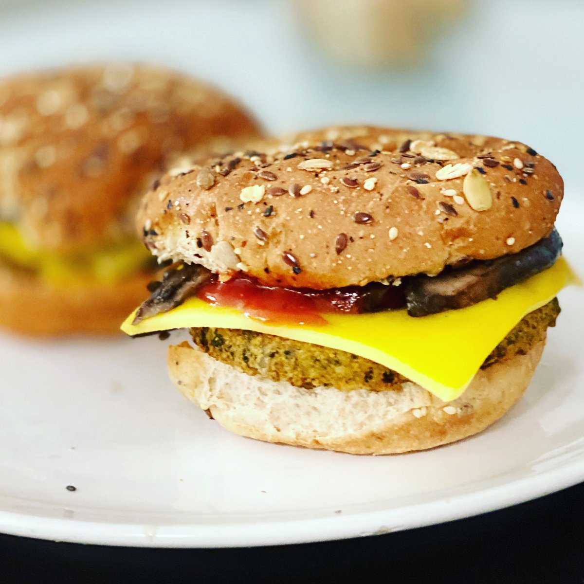 moving_vegan's tweet photo. Vegan cheese burger. The important part is the plant based cheese from @ViolifeFoods ... also the bread is the best from @KillerBread
#vegan #food #vegansoftwitter #hamburger #vegano #cheese #vegansofvirginia #dcvegans #plantbased #plantbasedmeals https://t.co/VL3RHhnEt9