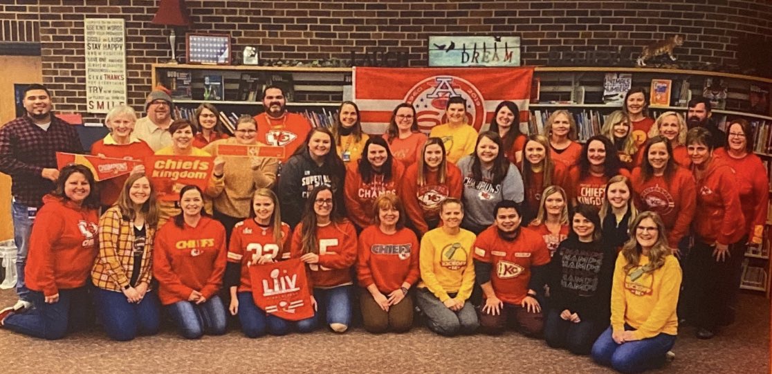 Mrs_SBrim's tweet photo. PLE Yearbooks were finally delivered today π and I absolutely Ioved this staff pic I had never seen! Miss these people so much! ππ―π€#plegrow #R7proud @PrincipalAaronB @jkssutton_jks @NelsonLSR7 @misswilliamsPLE @becky_bien @KellyWeimer3rd @emzhaines https://t.co/TG4c0C8KWi