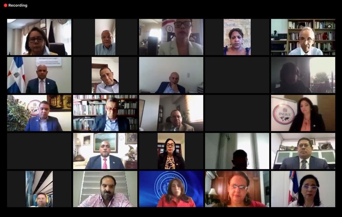 MIREXRD's tweet photo. Canciller @MiguelVargasM encabeza Acto Virtual con Embajadores, Cónsules, Directores del INDEX y Altos Representantes de la República Dominicana en el Exterior vía zoom. 
#DiplomaciaDigitalRD https://t.co/letD4PlOyh