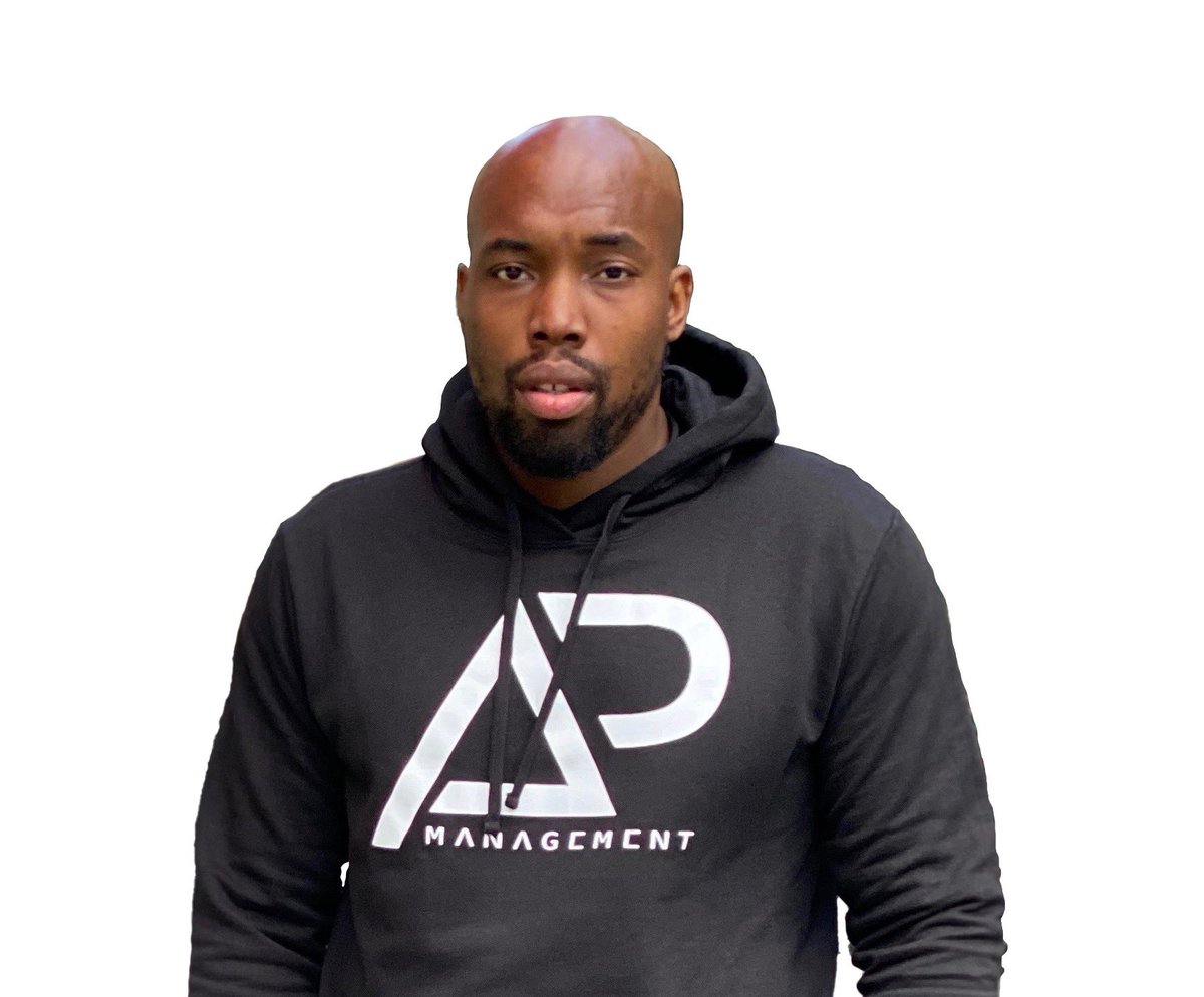 ApplySports's tweet photo. Hey AP Family meet Earl Jackson. Earl is not only the founder of AP Management. He is also the business manager and skill development trainer.
.
.
.
#APmanagement #wherediamondsaremade #nopressurenodiamonds #sportstraining #basketballtraining #sports #sportsmanagement https://t.co/jbS6TrB8N0
