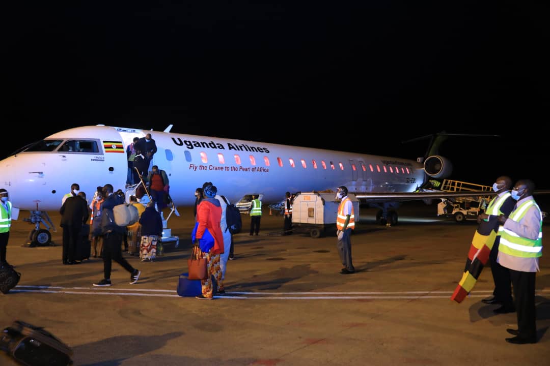 UgandaMFA's tweet photo. IN PICTURES : ARRIVAL OF UGANDAN NATIONALS AND LEGAL RESIDENTS WHO WERE STRANDED IN THE REPUBLIC OF SOUTH AFRICA AND ZAMBIA DUE TO THE COVID-19 PANDEMIC
@UgandaAirlines
#WelcomeHome #MOFADelivers #StaysafeUG #RepatriationUG https://t.co/sWLhMvQE52