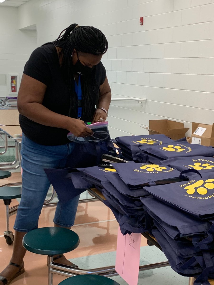 So excited to see our Kindergarten and 1st grade students during our Student Resources Pick Up! Teachers prepared our Bobcat Bags last week in preparation! We are excited!