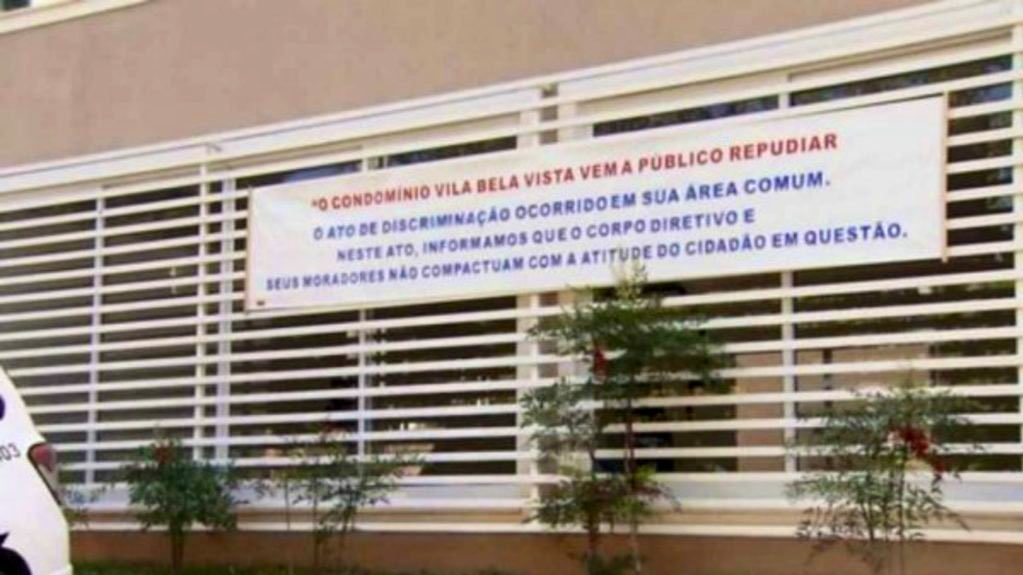 arthurmoledoval's tweet photo. "Você tem inveja disso aqui"

O condomínio do escroto de Valinhos estendeu uma faixa repudiando o ato dele.

Questão de tempo para ele ter "inveja" de morar ali. Aliás, nada da Justiça fazer algo? https://t.co/abwPWcZl6Y