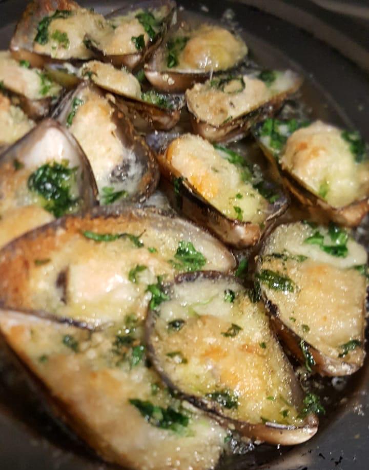 Mejillones a la recanatti
Ahora en nuestra carta de #delivery y #Takeaway 
#Mejillones
#Mariscos
#RestauranteOviedo