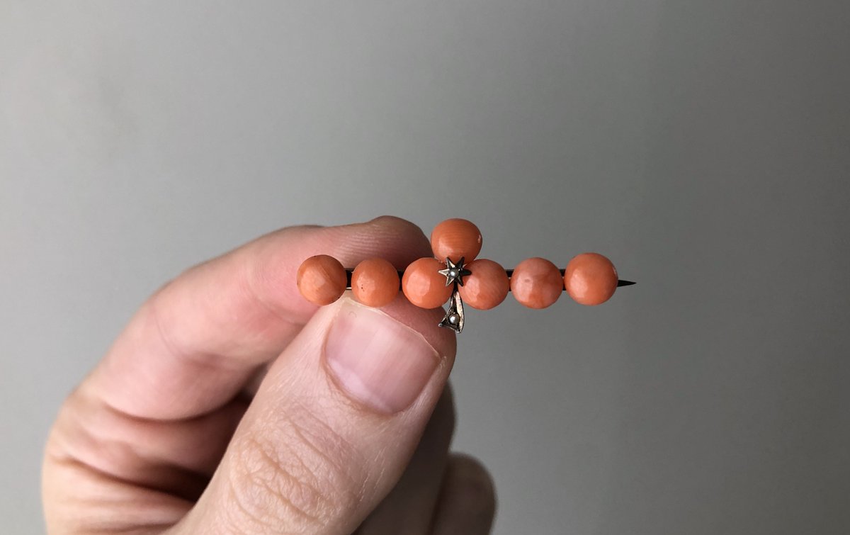 globalgemology's tweet photo. ITEM OF THE WEEK:  Victorian Era Antique Coral and Seed Pearl Brooch

Follow the link to learn all about this history of this piece:  https://t.co/fWQYslpfGI

#redcoral #coraljewelry #victorianjewelry #antiquebrooch #coralbrooch #seedpearl #jewelry #jewelrysale https://t.co/Nhfm6q5E5h