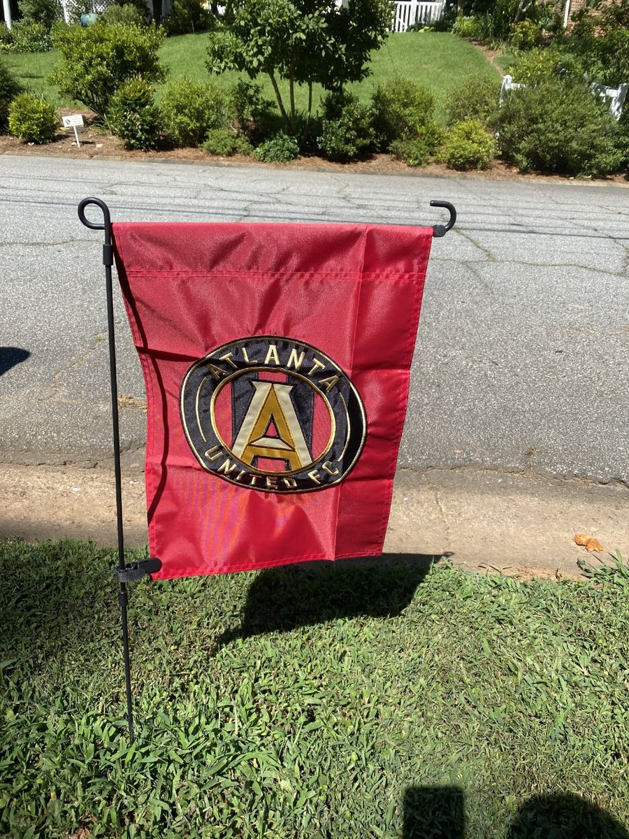 VanceBrawley's tweet photo. My #flagout @ATLUTD #uniteandconquer https://t.co/RoD5ovnrET