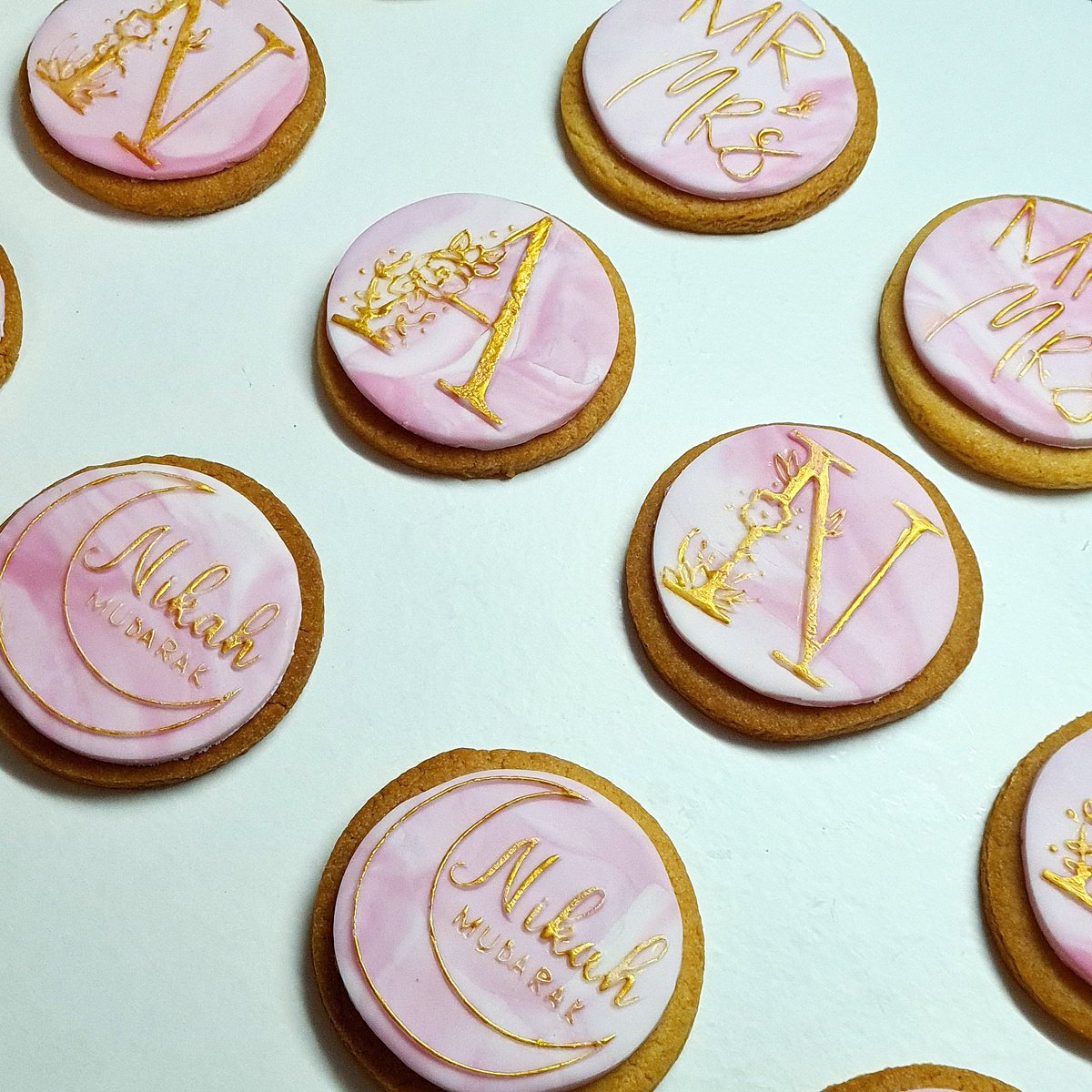 Baked_ldn's tweet photo. Personalised wedding sugar cookies 💕 https://t.co/XP1AofsnuS